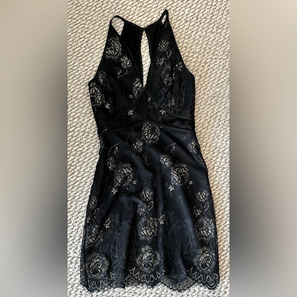 NWT - Bebe Grayson Lace Dress colour black with gold cocktail dress size 2 - Picture 2 of 6